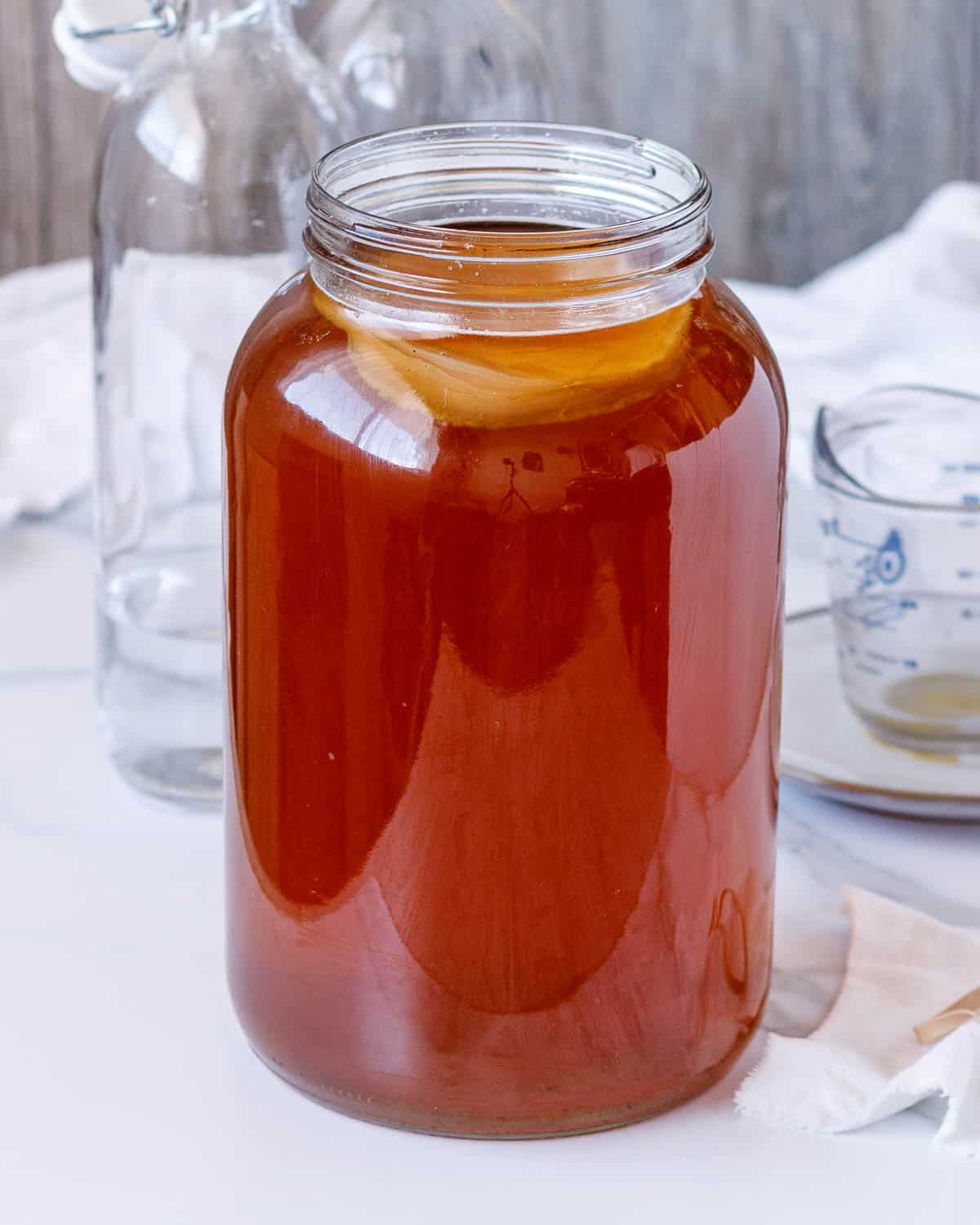 Gallon jar with SCOBY fermenting kombucha.