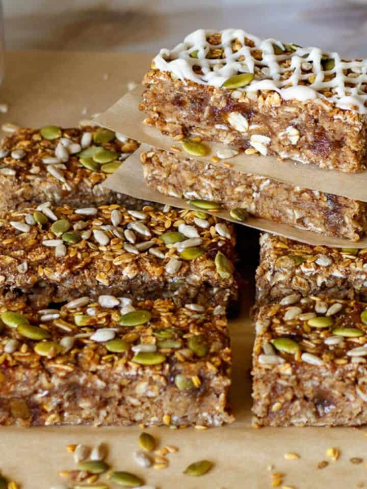 Oatmeal breakfast bars are gluten-free and have sugar-free option.
