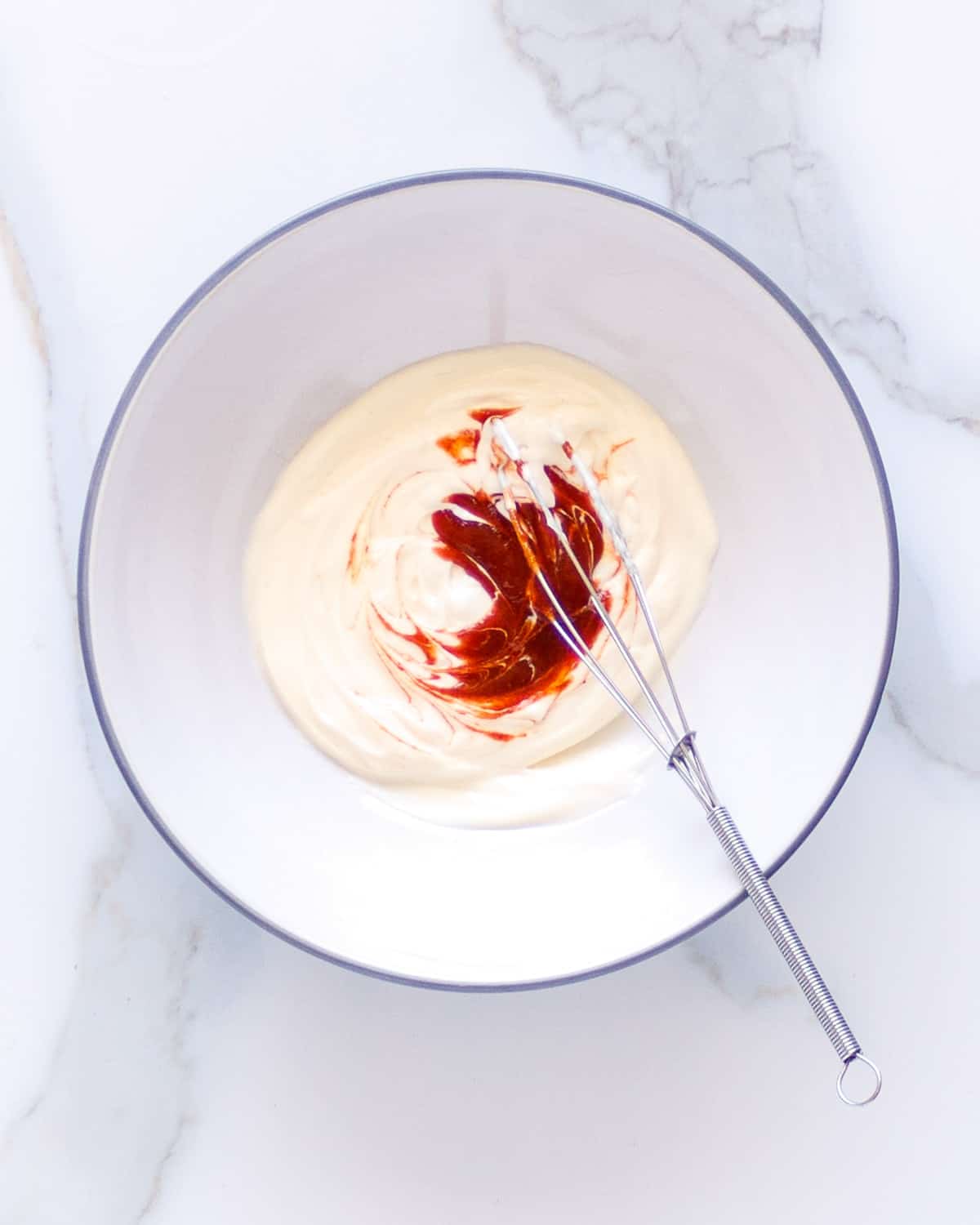 Vegan mayonaise with red chili paste.