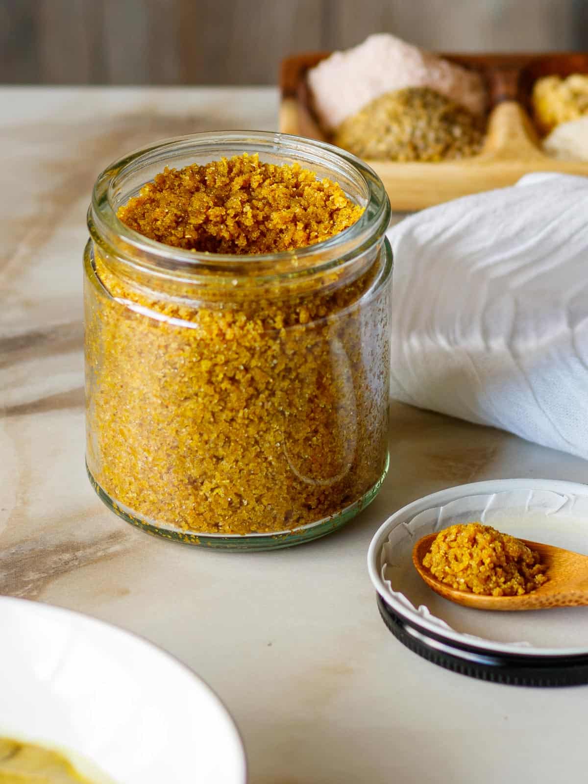 Jar of additive-free , vegan chicken flavored seasoning mix.